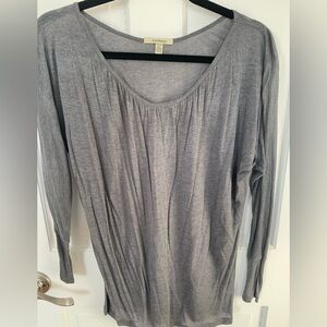 Bordeaux (from Anthropologie) light weight soft long sleeve tee in grey. Size XS
